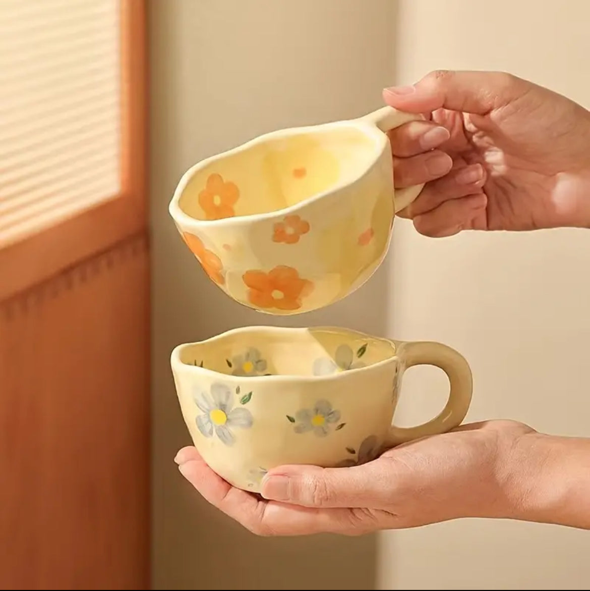 Caneca em Cerâmica Pintada à Mão Flora – 250ml