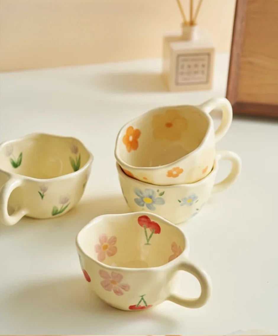Caneca em Cerâmica Pintada à Mão Flora – 250ml