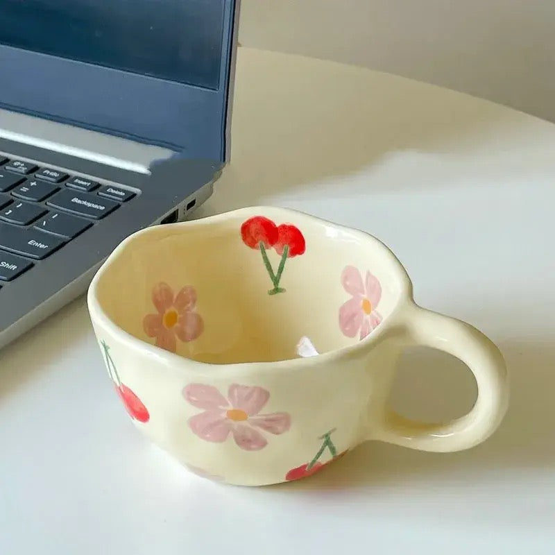 Caneca em Cerâmica Pintada à Mão Flora – 250ml