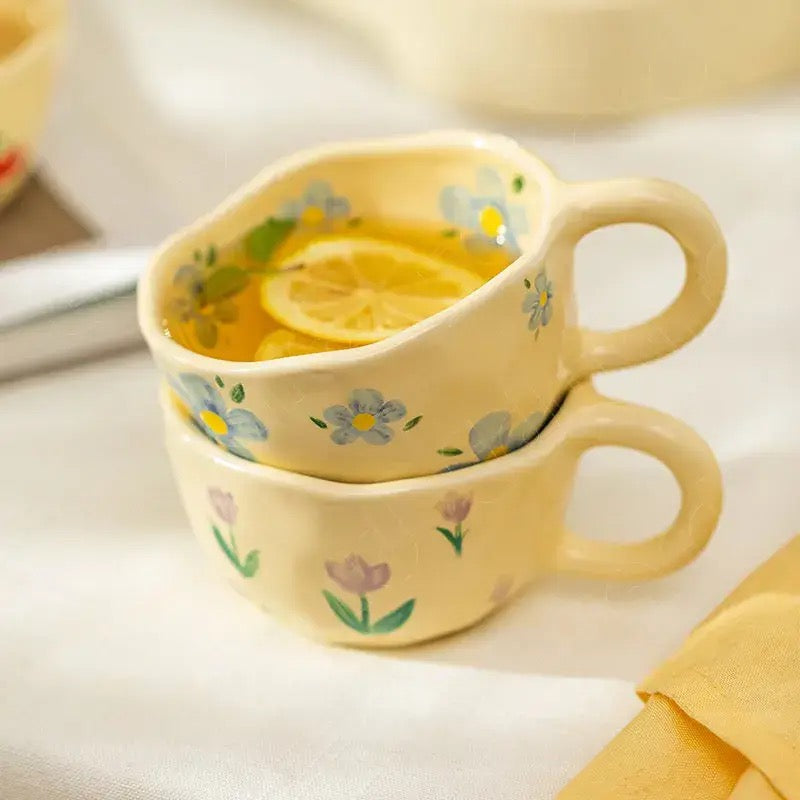 Caneca em Cerâmica Pintada à Mão Flora – 250ml