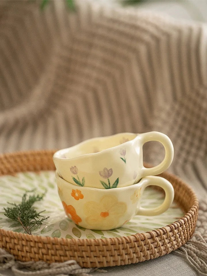 Caneca em Cerâmica Pintada à Mão Flora – 250ml