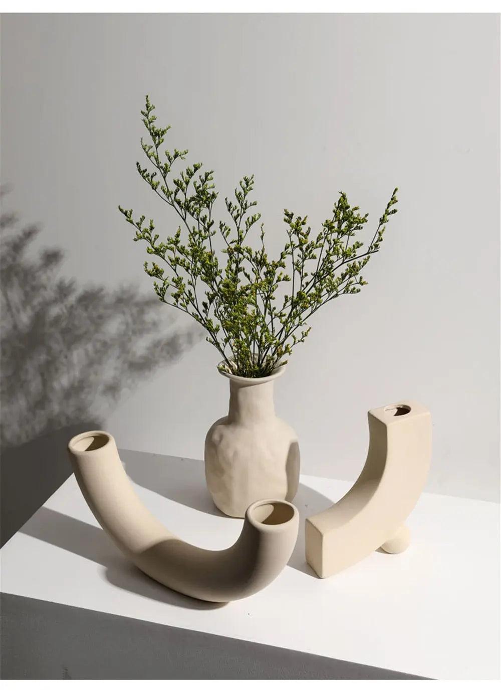 Jarra Minimalista em Cerâmica