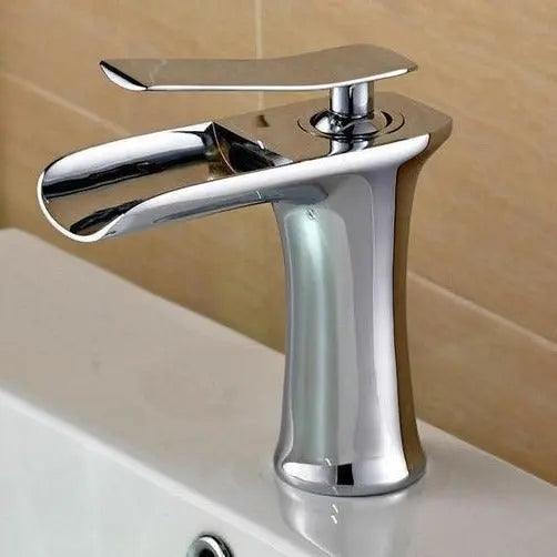 Torneira de Lavatório Monocomando em Cascata