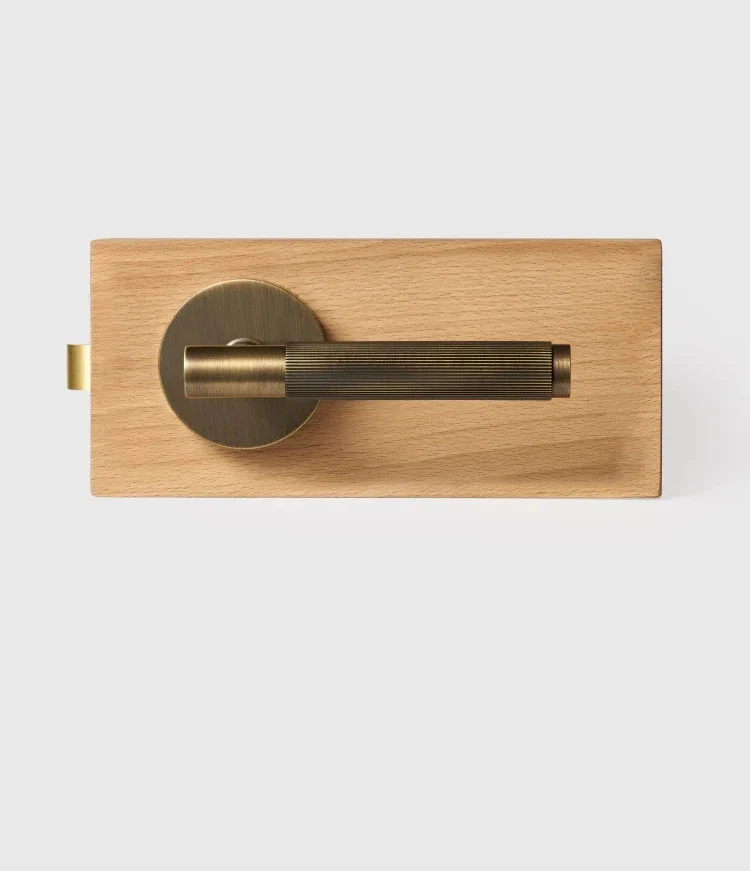 Elegante Conjunto de Puxadores de Porta em Latão
