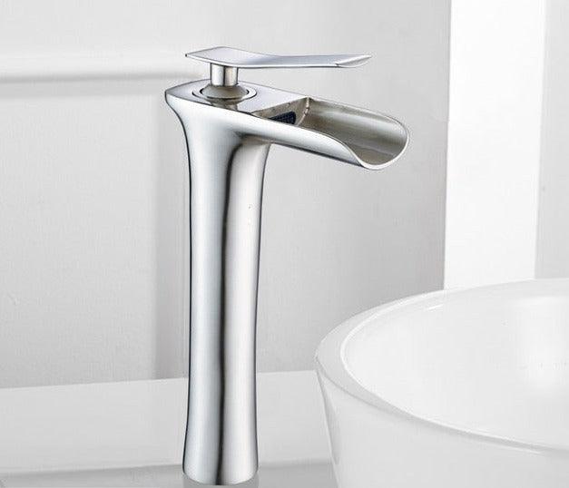 Torneira de Lavatório Moderna em Cascata