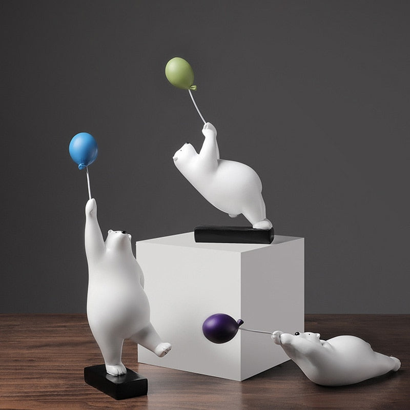 Escultura de Urso Polar com Balão Nanu