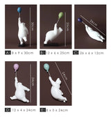 Escultura de Urso Polar com Balão Nanu