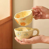 Caneca em Cerâmica Pintada à Mão Flora – 250ml
