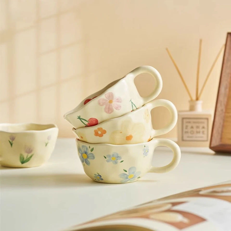 Caneca em Cerâmica Pintada à Mão Flora – 250ml