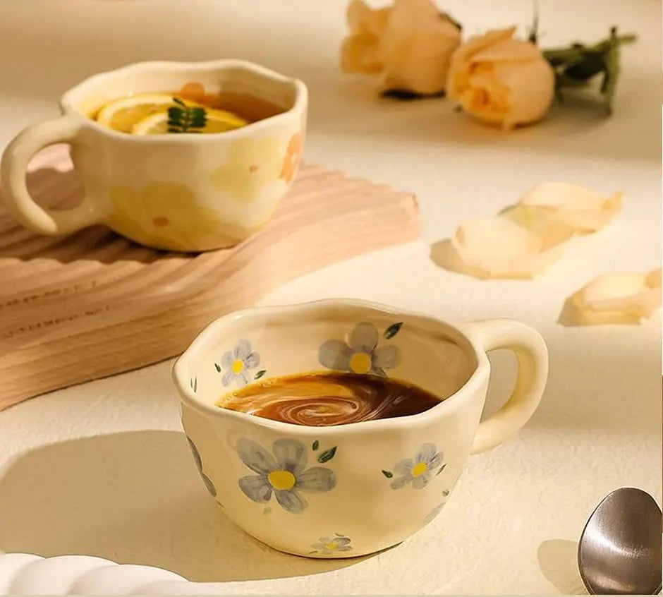 Caneca em Cerâmica Pintada à Mão Flora – 250ml