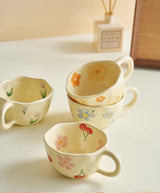 Caneca em Cerâmica Pintada à Mão Flora – 250ml
