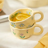 Caneca em Cerâmica Pintada à Mão Flora – 250ml