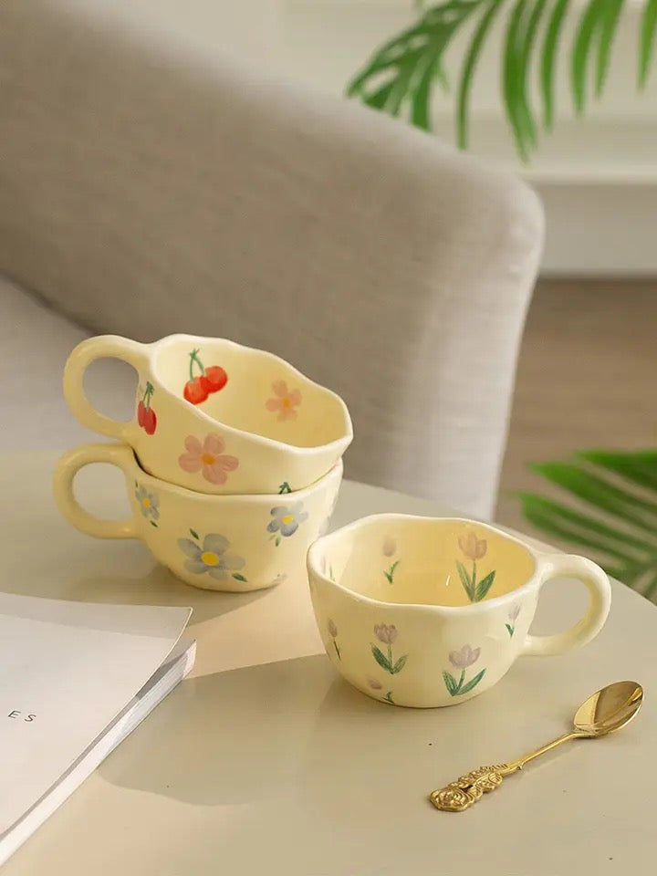 Caneca em Cerâmica Pintada à Mão Flora – 250ml