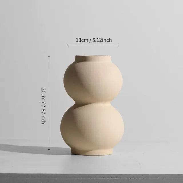 Jarra Minimalista em Cerâmica