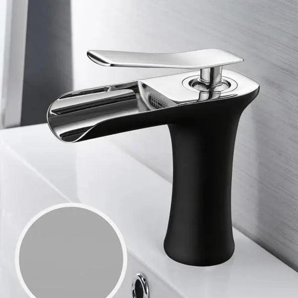 Torneira de Lavatório Monocomando em Cascata