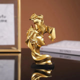 Elegante Escultura de Amantes em Resina