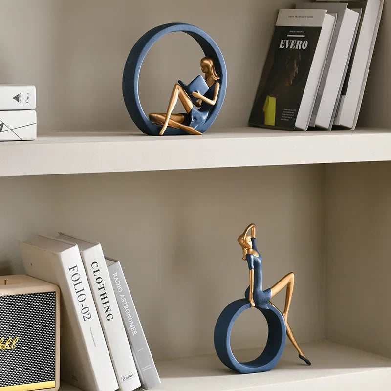 Elegante Estátua Leitora de Yoga