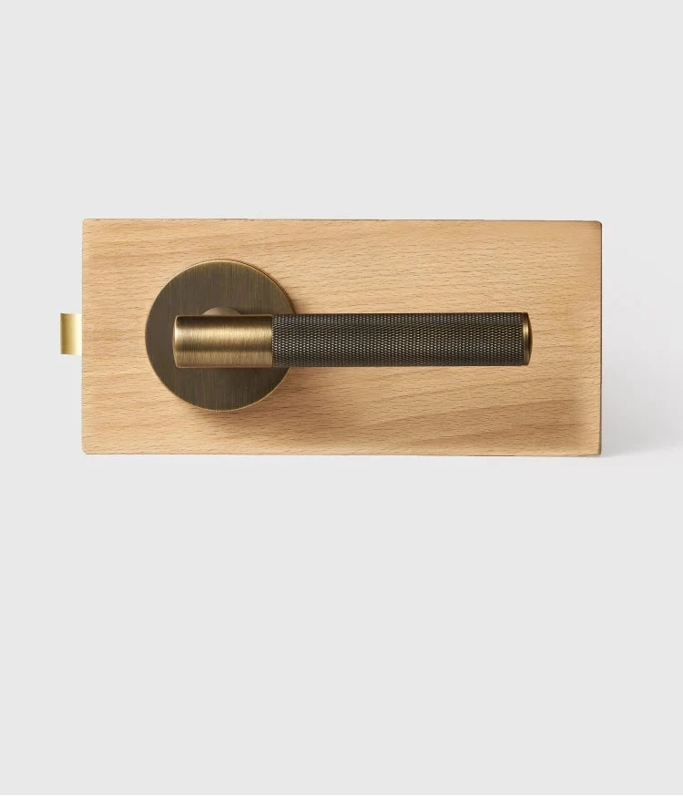 Elegante Conjunto de Puxadores de Porta em Bronze
