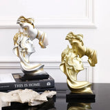 Elegante Escultura de Amantes em Resina