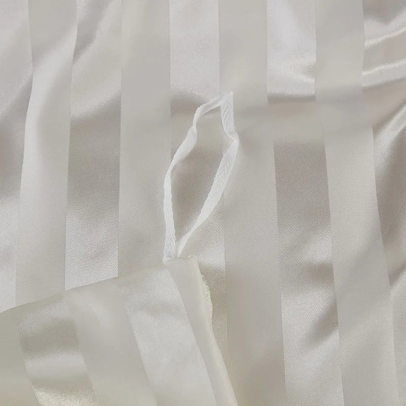 Luxuoso Conjunto de Roupa de Cama em Cetim às Riscas