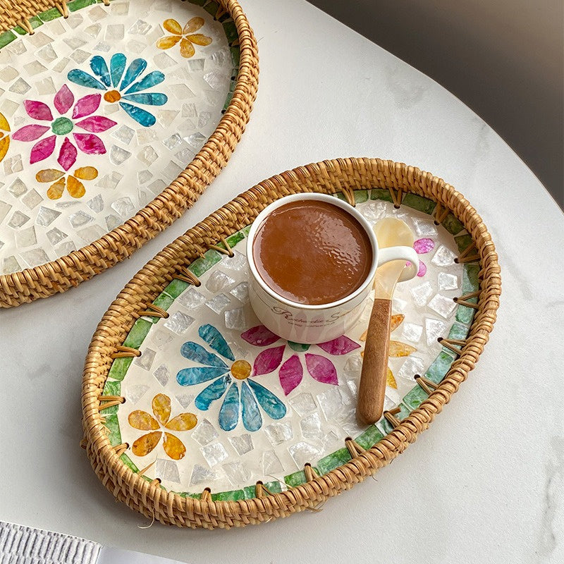 Tabuleiro de Servir Oval Luxe em Rattan e Madrepérola