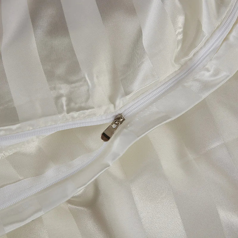Luxuoso Conjunto de Roupa de Cama em Cetim às Riscas